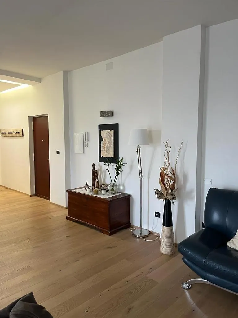 Interno 12 Sweet Home Werona 0*,  Włochy